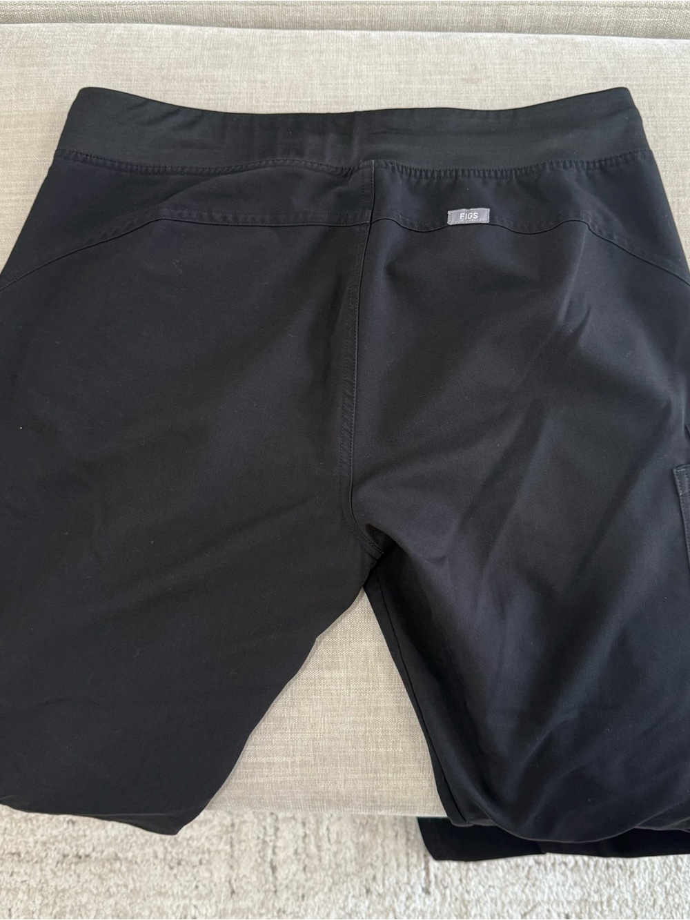 FIGS Black Kade Cargo Scrub Pants - Picture 6 of 6